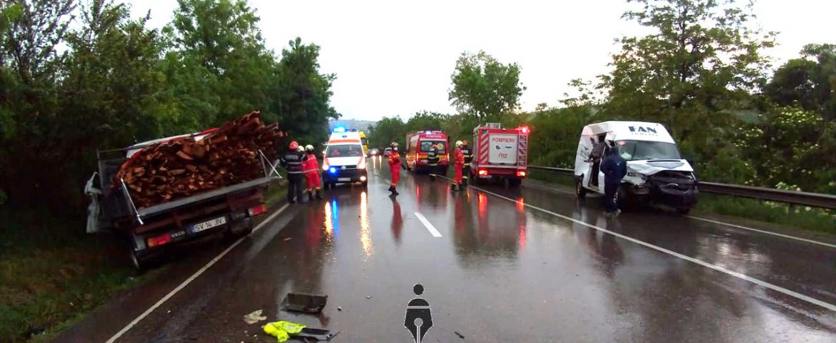 Accident în lanț la ieșirea Fălticeni spre Spătărești. Trei mașini s-au ciocnit. Doi șoferi și un pasager sunt răniți