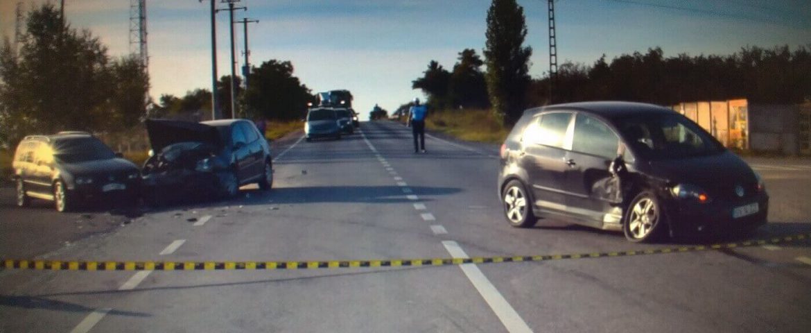 Tamponare în lanț la intersecția dintre Baia și Fălticeni. Accident soldat cu trei răniți și trei mașini avariate