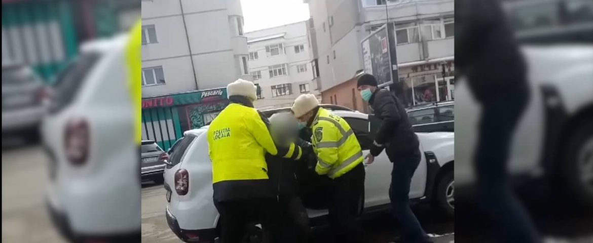 Femeie din Fălticeni reținută de polițiști. Oamenii legii au încătușat-o și escortat-o la  spital pentru expertizare