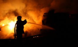 Incendiu puternic în comuna Boroaia. Flăcările au distrus acoperișul unei case, bunuri și anexele gospodărești