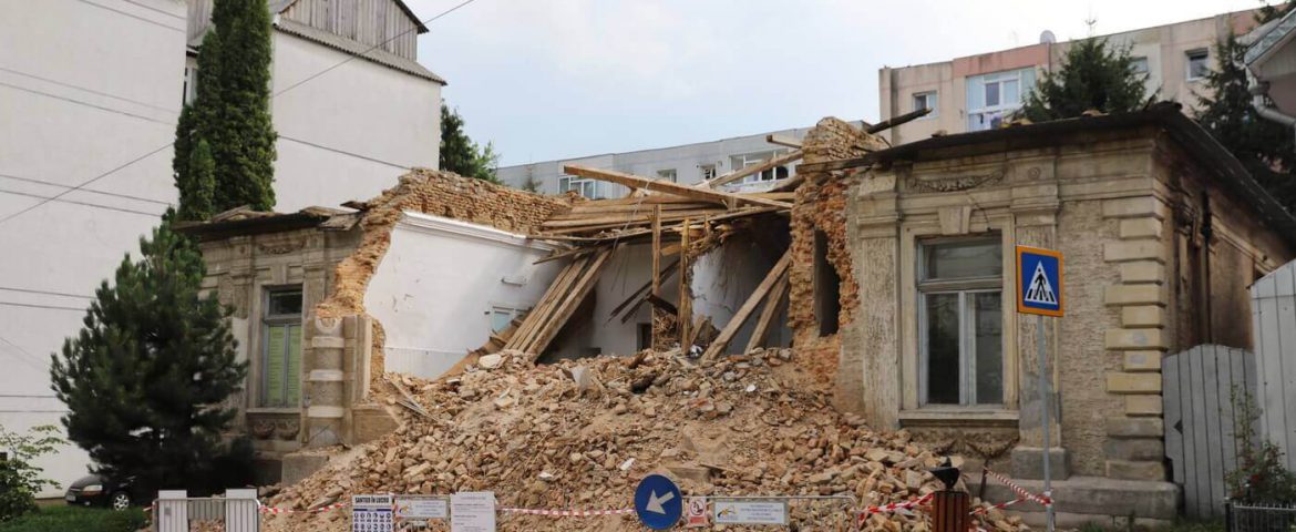 Primăria Fălticeni trebuie să pună în siguranță perimetrul porțiunii demolate din Casa Morțun (fostul dispensar). Măsurile dispuse de comisia  de verificare