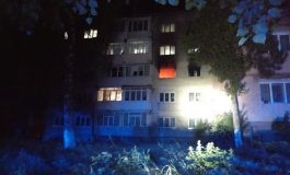 Incendiu într-un apartament din municipiul Fălticeni. Un bărbat s-a intoxicat cu fum și s-a ars la una dintre mâini