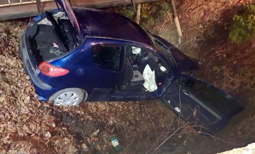 Accident în comuna Râșca. Autoturism ajuns în albia unui pârâu. Șoferul s-a izbit într-un cap de pod
