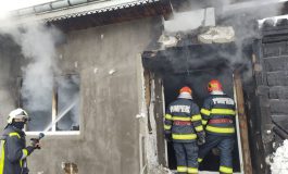 Un tânăr cu probleme psihice este autorul incendiilor din satul Dumbrava. El și-a incendiat propria casă și locuința tatălui său