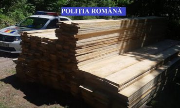 Polițiștii din Comuna Râșca au identificat un transport ilegal de cherestea. Șofer amendat și marfă confiscată