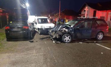 Accident rutier în comuna Baia. Coliziune produsă între trei autoturisme. Două victime au fost transportate la spital