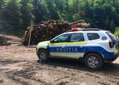 Incident produs pe un drum forestier din Comuna Râșca. Bărbat prins sub un tractor. Polițiștii fac cercetări