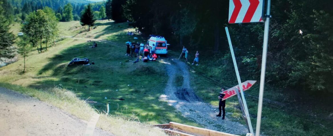 Accident grav pe raza comunei Mălini. Un tânăr motociclist și-a pierdut viața. El și motocicleta au picat într-o râpă