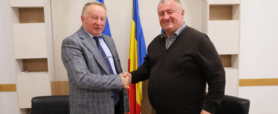 Primarii din Rădășeni și Cornu Luncii au semnat contractul pentru execuția lucrărilor la rețeaua de gaz natural