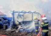 Incendiu produs într-o gospodărie din comuna Râșca. Pompierii militari și civili au intervenit cu patru autospeciale