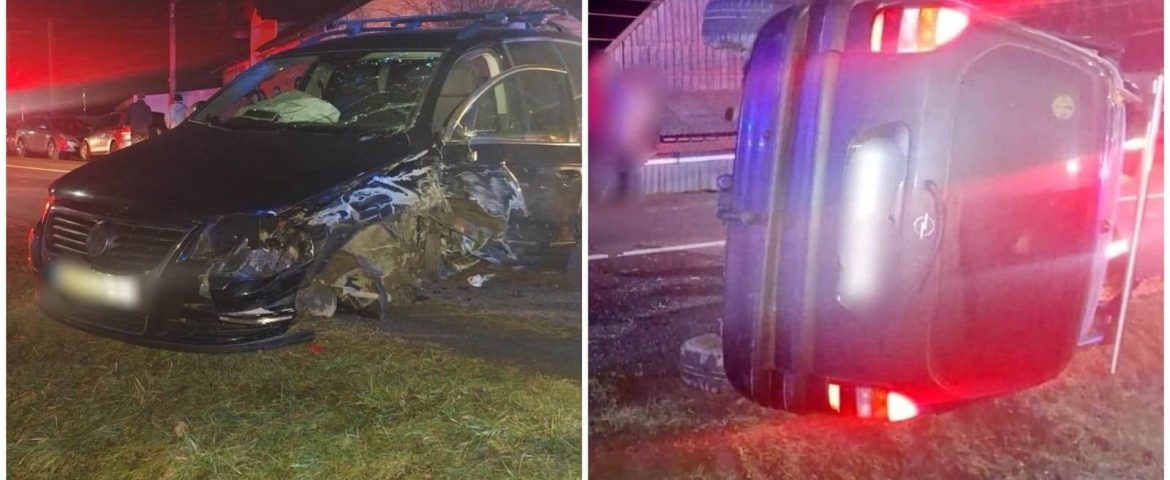 Accident rutier în comuna Mălini. Două mașini s-au ciocnit. Una s-a răsturnat pe acostament. Sunt persoane rănite