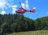 Un elicopter SMURD va ateriza în satul Slătioara. Bărbatul prins sub tractorul agricol are multiple traumatisme