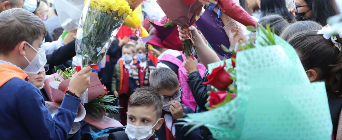 Prima zi de școală. Festivități organizate la școlile și colegiile din Fălticeni. Ce mesaje au transmis directorii și autoritățile locale cu ocazia noului an școlar