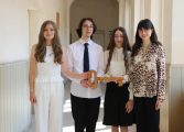 Colegiul „Nicu Gane” celebrează excelența. Trei elevi cu media 10 au primit Cheia Succesului de la șefa de promoție